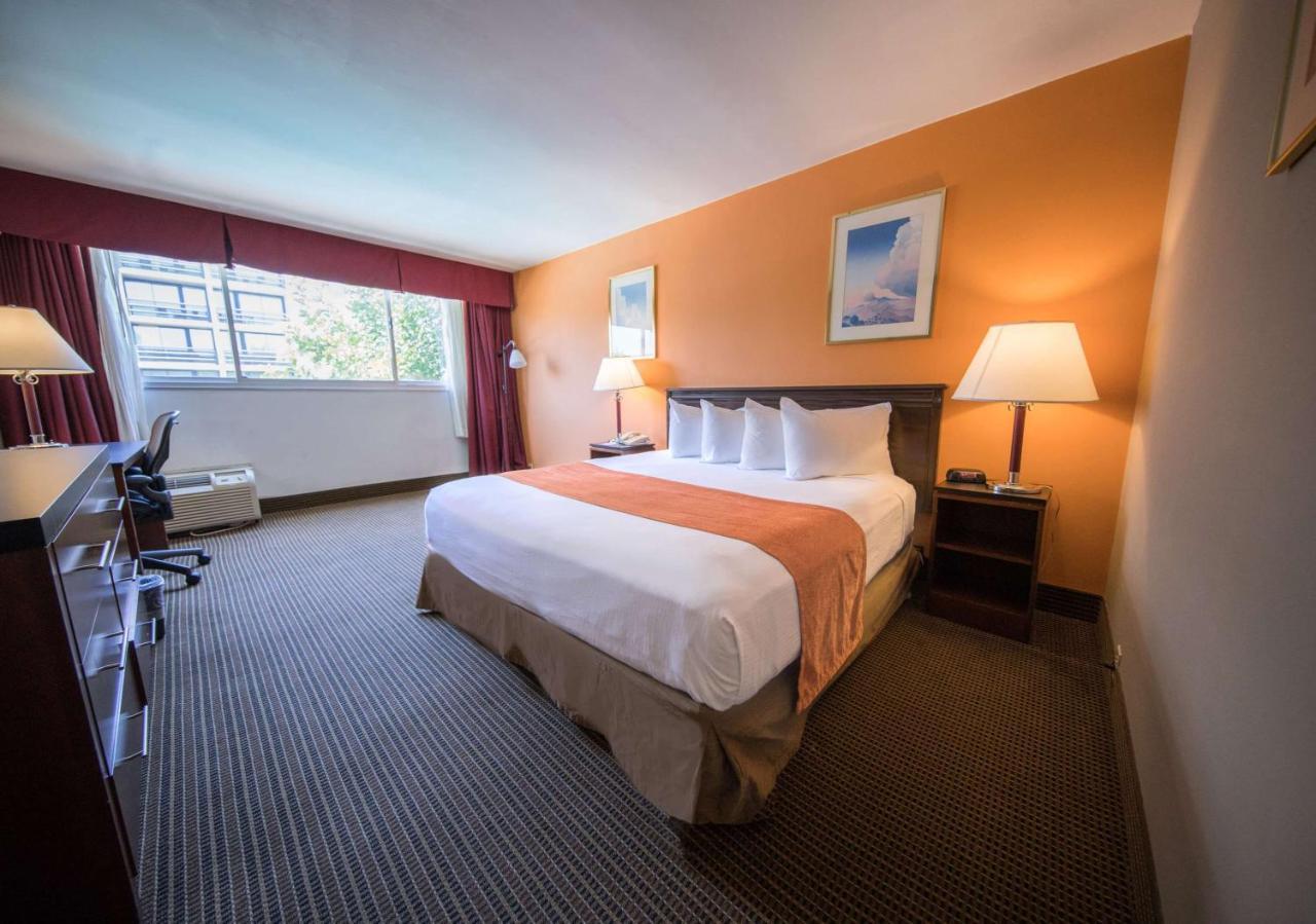 Howard Johnson By Wyndham Fullerton/Anaheim Conference Cntr מראה חיצוני תמונה