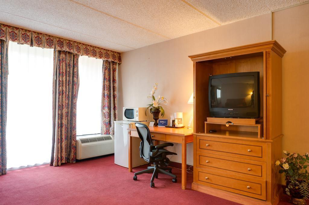 Howard Johnson By Wyndham Fullerton/Anaheim Conference Cntr מראה חיצוני תמונה