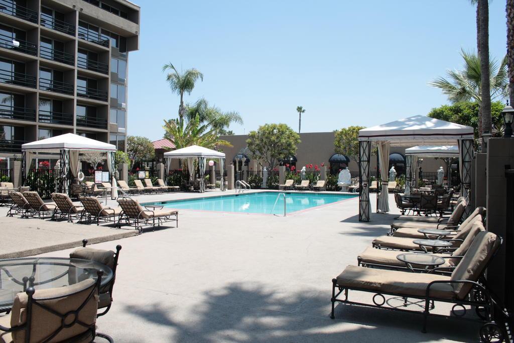 Howard Johnson By Wyndham Fullerton/Anaheim Conference Cntr מראה חיצוני תמונה