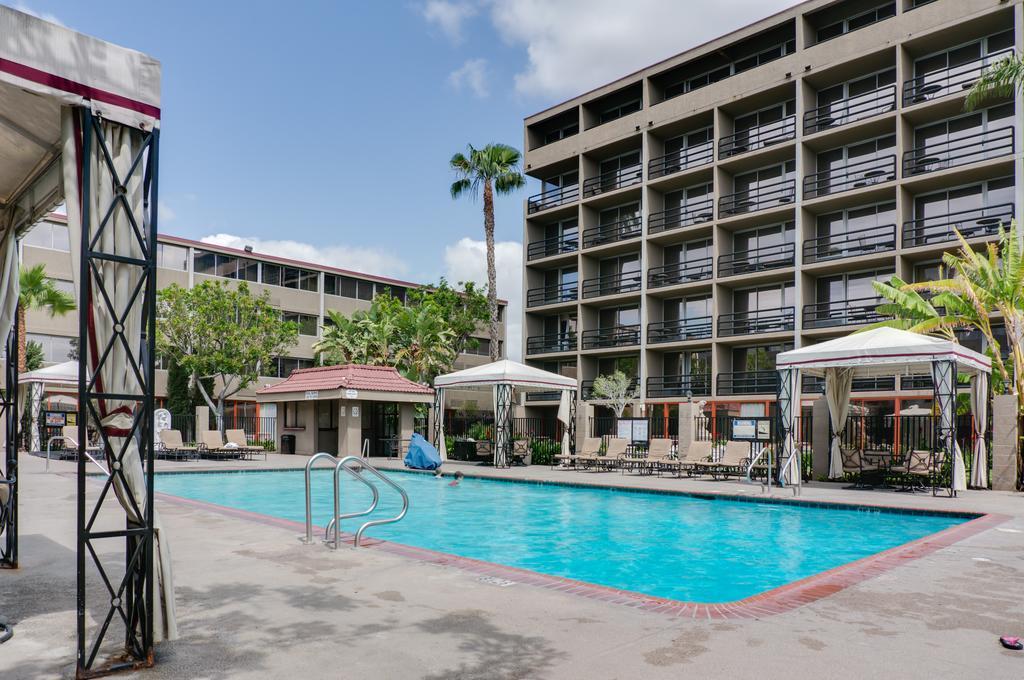 Howard Johnson By Wyndham Fullerton/Anaheim Conference Cntr מראה חיצוני תמונה