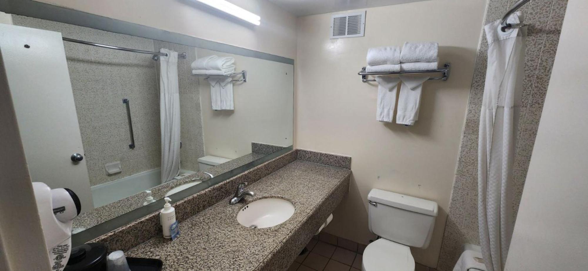 Howard Johnson By Wyndham Fullerton/Anaheim Conference Cntr מראה חיצוני תמונה