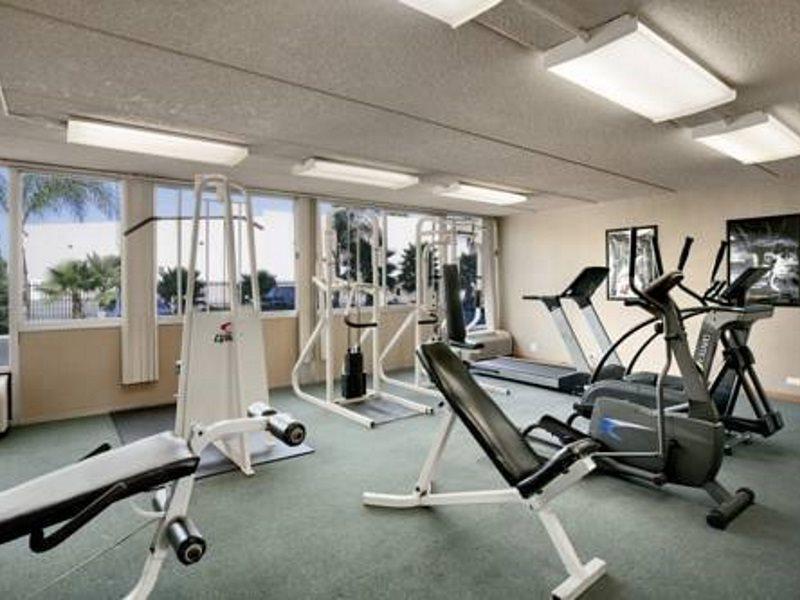Howard Johnson By Wyndham Fullerton/Anaheim Conference Cntr מראה חיצוני תמונה