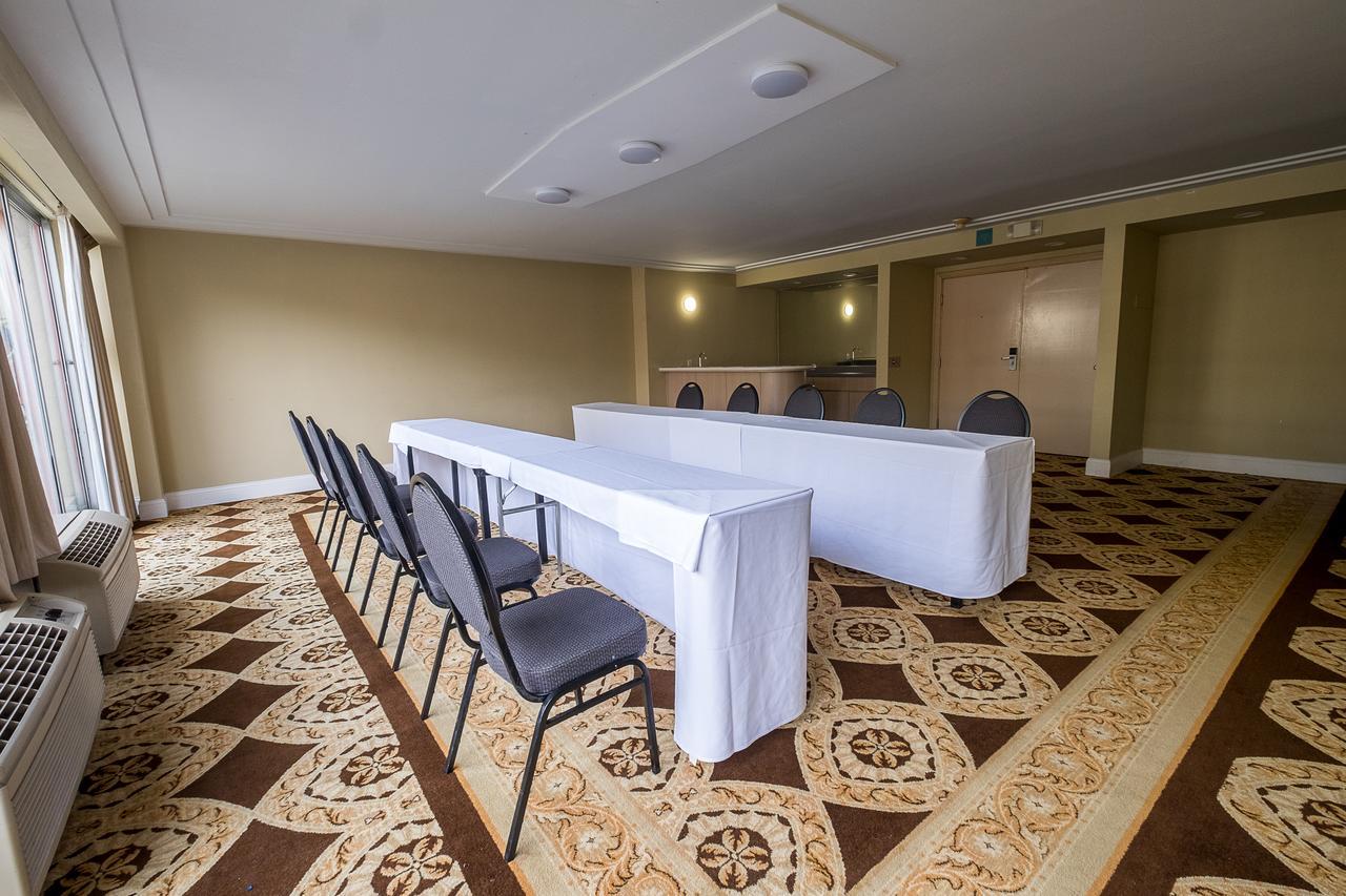 Howard Johnson By Wyndham Fullerton/Anaheim Conference Cntr מראה חיצוני תמונה